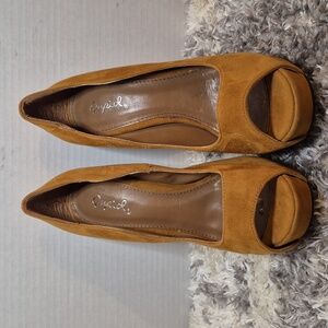 Qupid 6in Heels size (7 1/2)